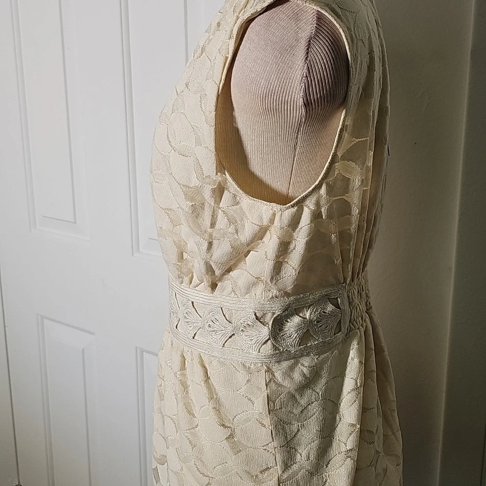 STUDIO M blous elegant‎ Cream Lace. NWT. LINED.